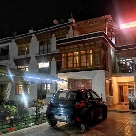 Gangs-Shun Homestay Leh Exteriör bild