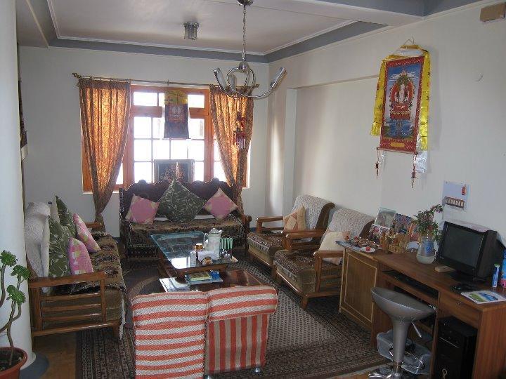 Gangs-Shun Homestay Leh Exteriör bild