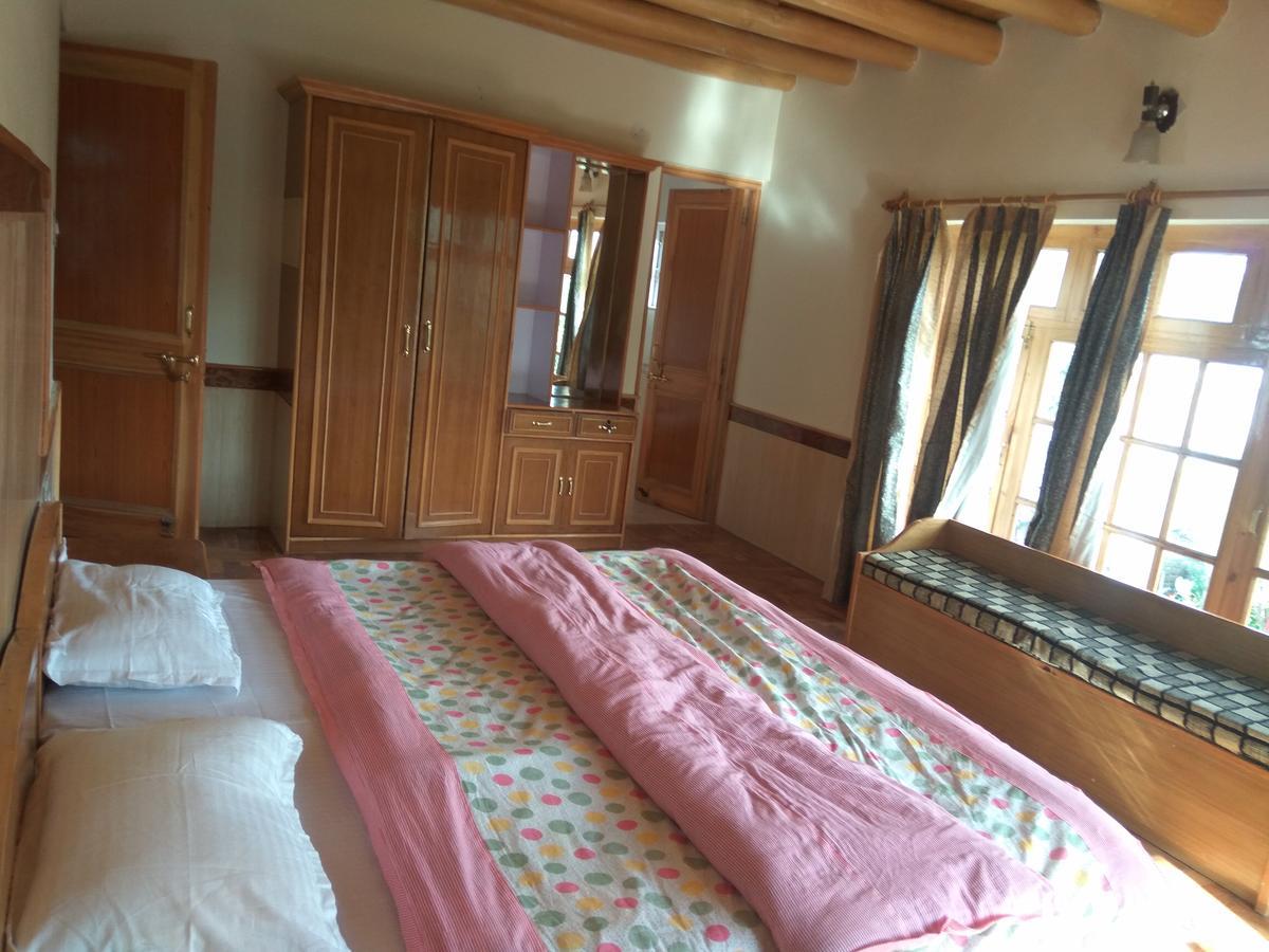 Gangs-Shun Homestay Leh Exteriör bild